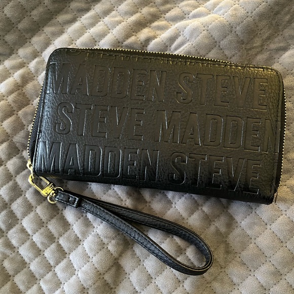 Steve Madden Black Embossed Wallet Clutch, removable strap, multiple pockets - Picture 2 of 8